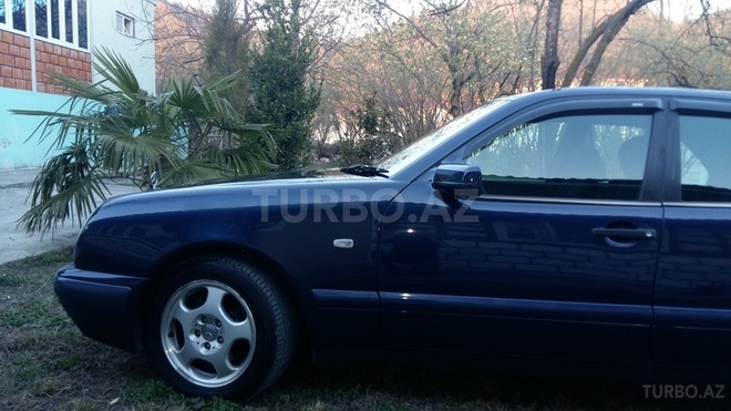 Mercedes E 240 1999, 204,094 km - 2.4 l - Zaqatala