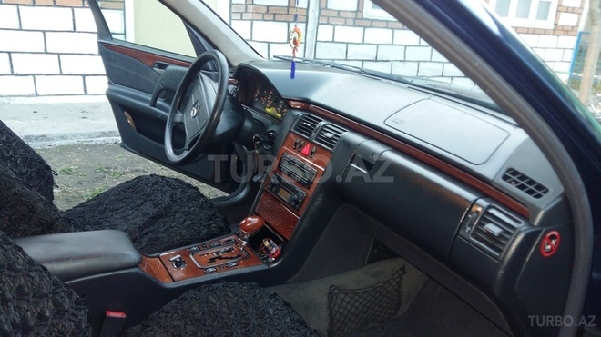 Mercedes E 240 1999, 204,094 km - 2.4 l - Zaqatala