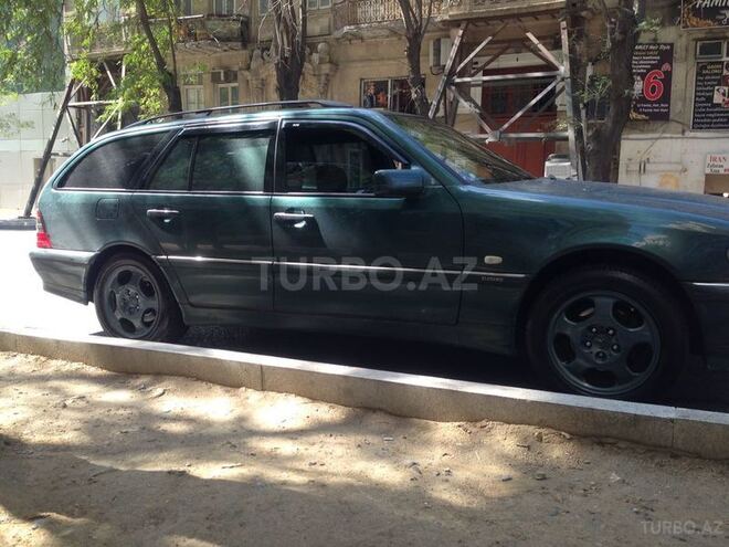 Mercedes C 240 2004, 239,655 km - 2.4 l - Xırdalan