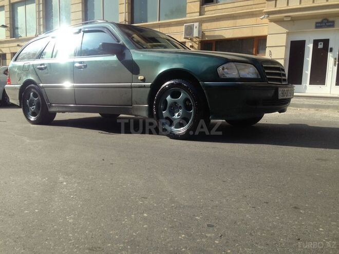 Mercedes C 240 2004, 239,655 km - 2.4 l - Xırdalan