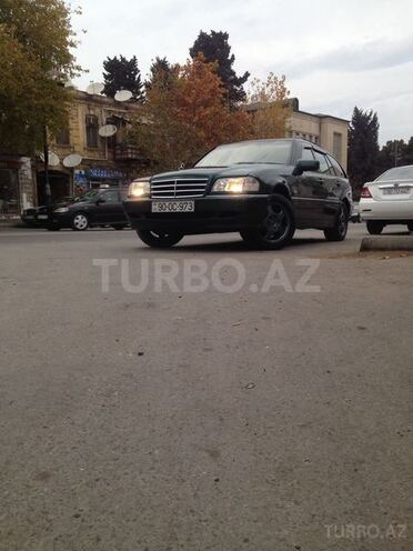 Mercedes C 240 2004, 239,655 km - 2.4 l - Xırdalan
