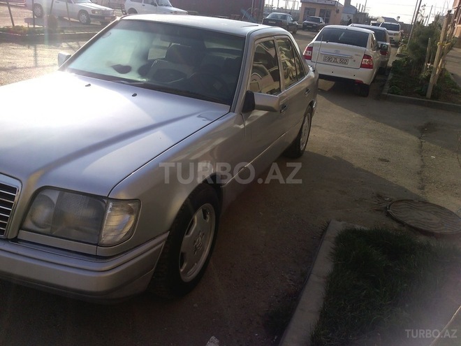 Mercedes E 200 1993, 345,000 km - 2.0 l - Bakı