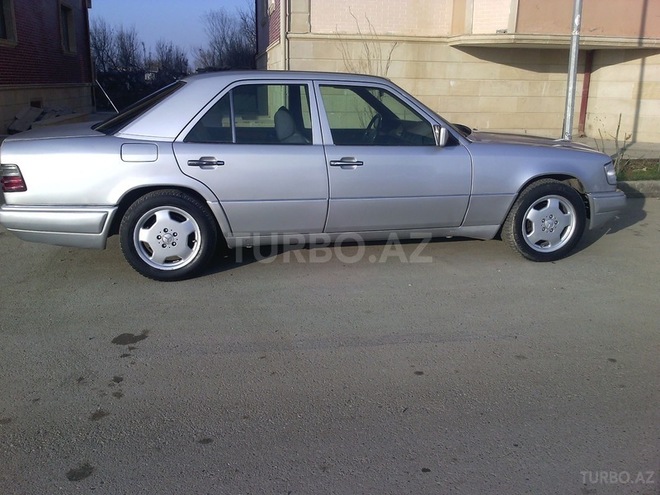 Mercedes E 200 1993, 345,000 km - 2.0 l - Bakı