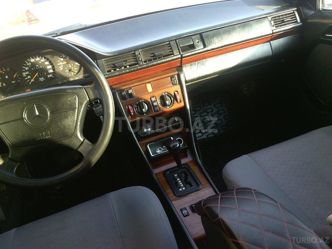 Mercedes E 200 1993, 345,000 km - 2.0 l - Bakı