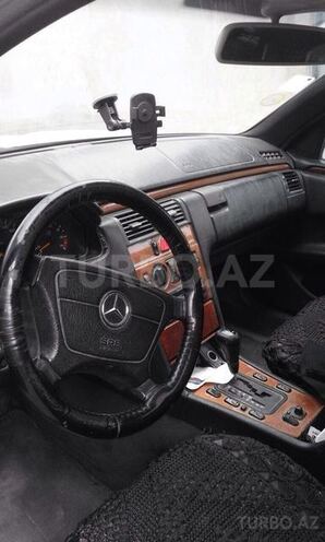 Mercedes E 240 1998, 262,000 km - 2.4 l - Bakı