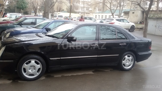 Mercedes E 220 2000, 315,000 km - 2.2 l - Bakı