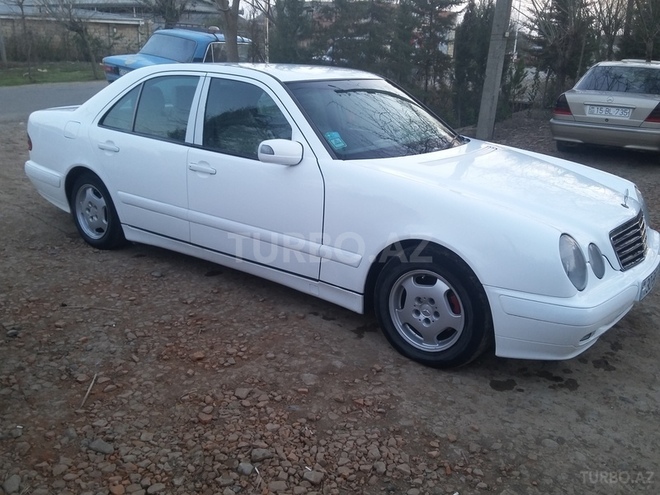 Mercedes E 220 2001, 350,000 km - 2.2 l - Biləsuvar