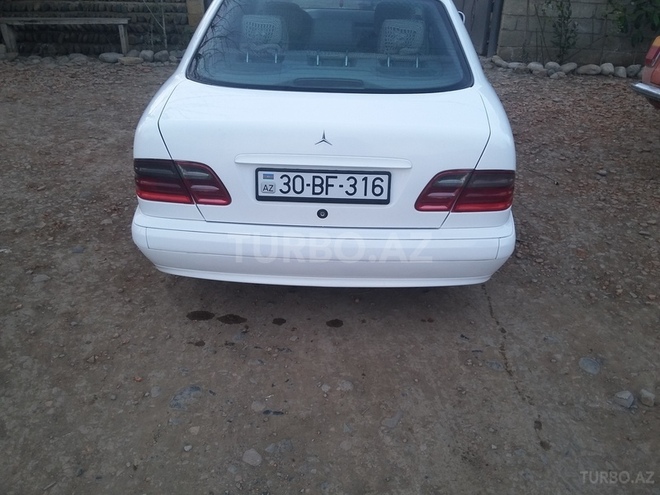 Mercedes E 220 2001, 350,000 km - 2.2 l - Biləsuvar