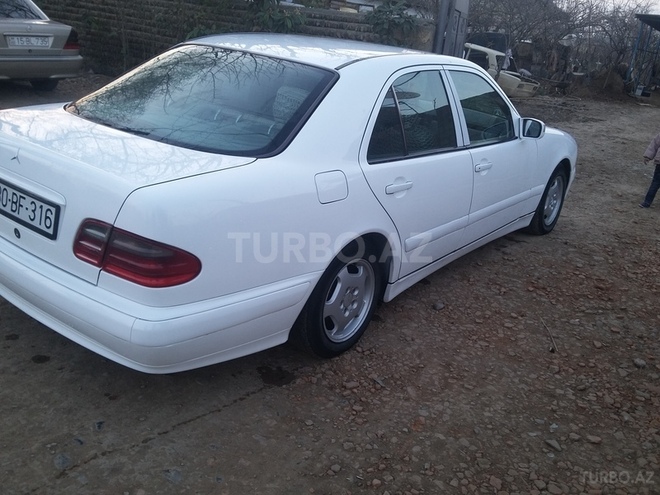 Mercedes E 220 2001, 350,000 km - 2.2 l - Biləsuvar