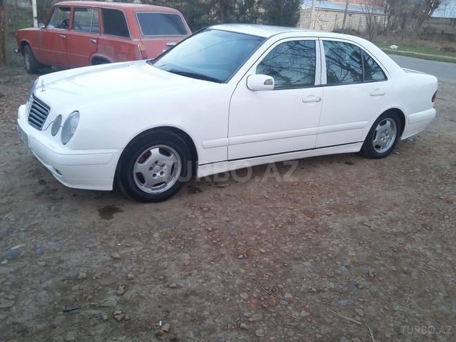 Mercedes E 220 2001, 350,000 km - 2.2 l - Biləsuvar