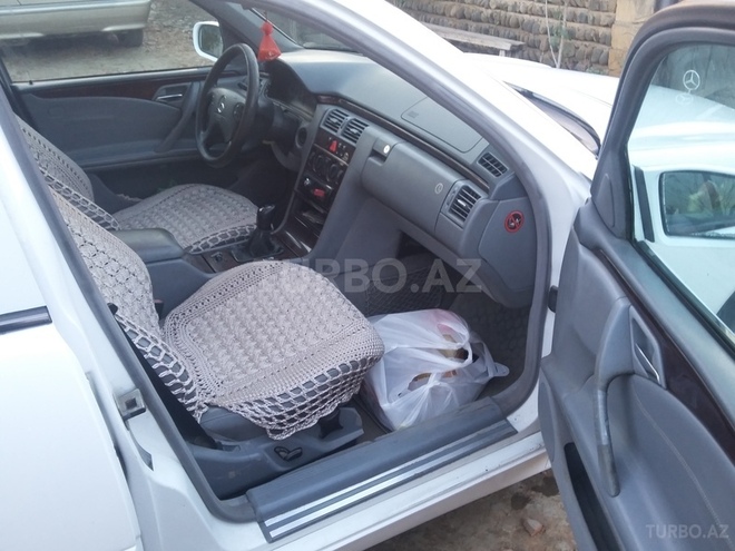 Mercedes E 220 2001, 350,000 km - 2.2 l - Biləsuvar