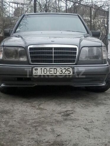Mercedes E 220 1985, 250,000 km - 2.0 l - Ucar