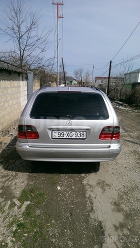 Mercedes E 220 2001, 310,000 km - 2.2 l - Qusar