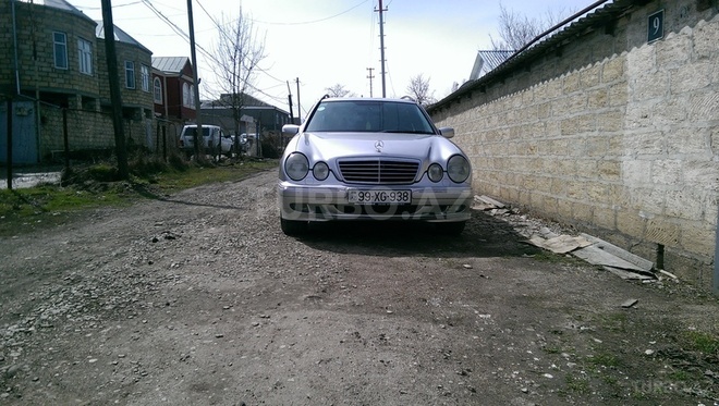 Mercedes E 220 2001, 310,000 km - 2.2 l - Qusar