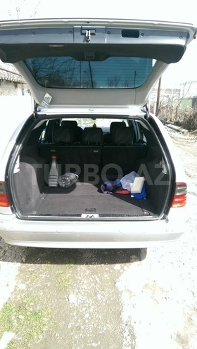 Mercedes E 220 2001, 310,000 km - 2.2 l - Qusar