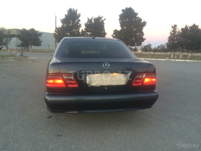 Mercedes E 220 2000, 260,000 km - 2.2 l - Bakı