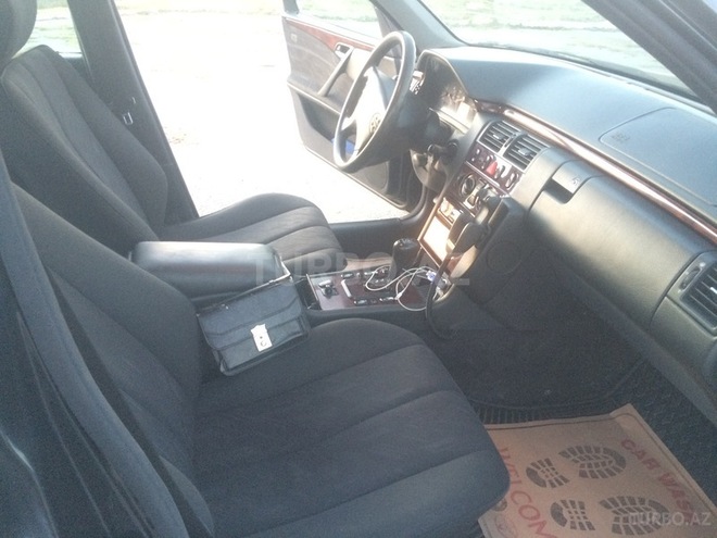 Mercedes E 220 2000, 260,000 km - 2.2 l - Bakı