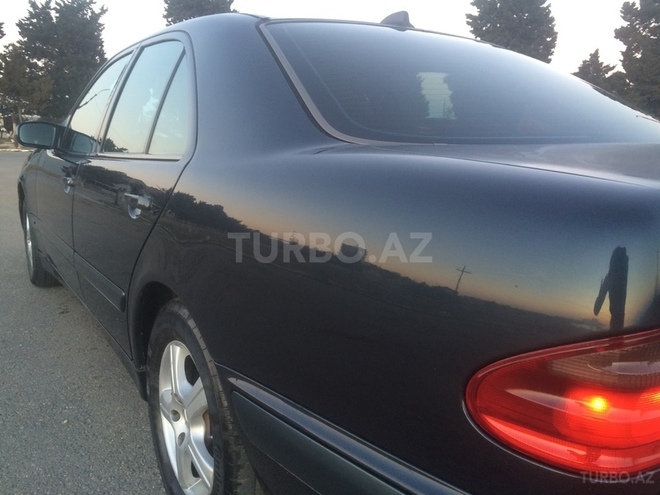 Mercedes E 220 2000, 260,000 km - 2.2 l - Bakı