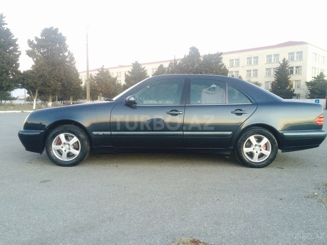 Mercedes E 220 2000, 260,000 km - 2.2 l - Bakı