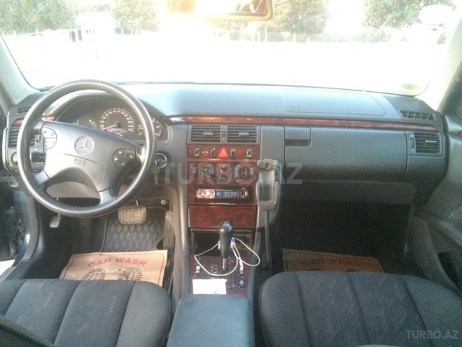 Mercedes E 220 2000, 260,000 km - 2.2 l - Bakı