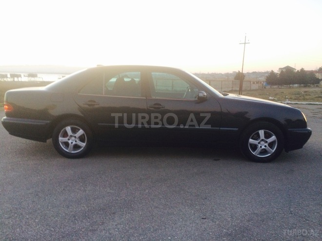 Mercedes E 220 2000, 260,000 km - 2.2 l - Bakı