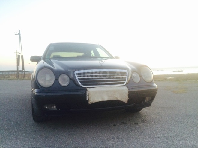 Mercedes E 220 2000, 260,000 km - 2.2 l - Bakı