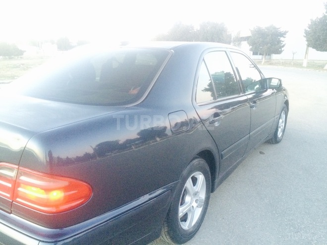 Mercedes E 220 2000, 260,000 km - 2.2 l - Bakı