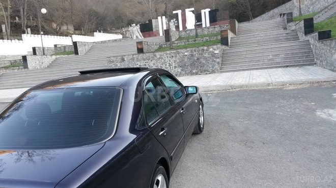 Mercedes E 240 1998, 235,000 km - 2.4 l - Şəki