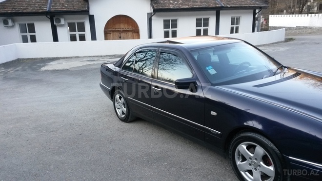 Mercedes E 240 1998, 235,000 km - 2.4 l - Şəki