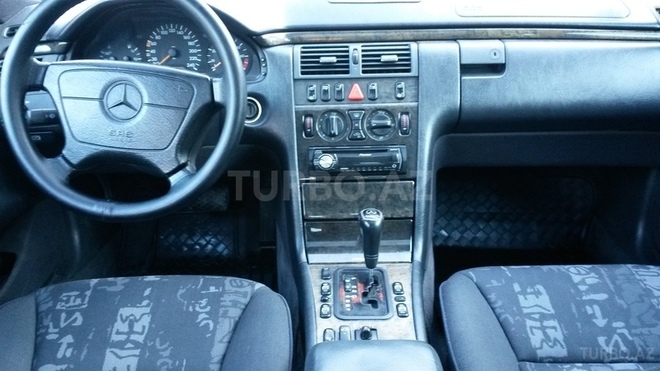 Mercedes E 240 1998, 235,000 km - 2.4 l - Şəki