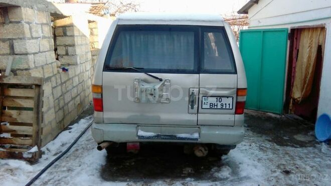Isuzu  1994, 30,000 km - 0.3 l - Quba