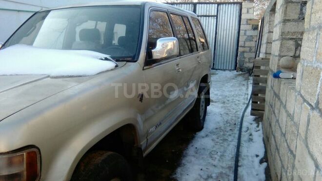Isuzu  1994, 30,000 km - 0.3 l - Quba