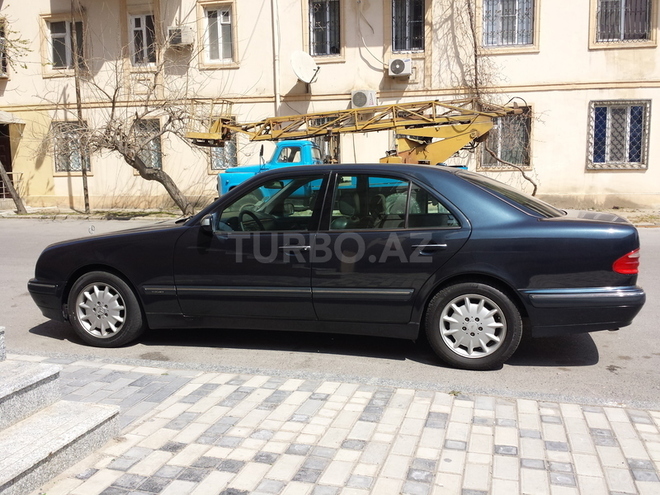 Mercedes E 240 2000, 171,000 km - 2.6 l - Bakı
