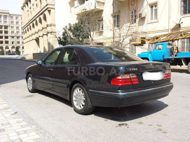 Mercedes E 240 2000, 171,000 km - 2.6 l - Bakı