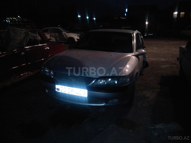 Opel Vectra 1996, 180,000 km - 1.6 l - Gəncə