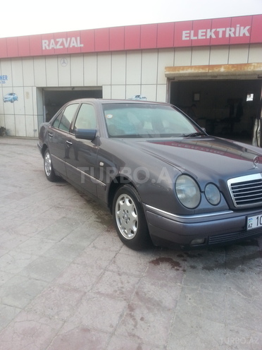 Mercedes E 230 1996, 285,600 km - 2.3 l - Bakı