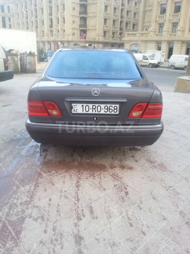 Mercedes E 230 1996, 285,600 km - 2.3 l - Bakı