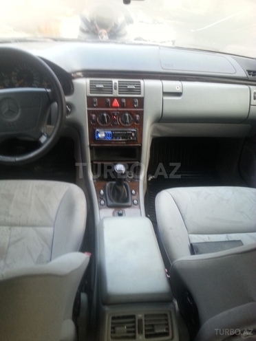 Mercedes E 230 1996, 285,600 km - 2.3 l - Bakı
