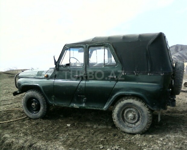 UAZ 469 1985, 32,000 km - 2.4 l - Quba
