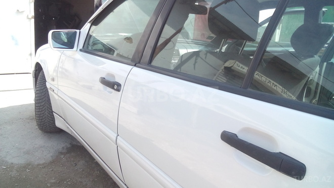 Mercedes C 220 2000, 134,565 km - 2.2 l - Bakı