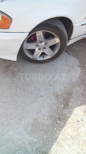 Mercedes C 220 2000, 134,565 km - 2.2 l - Bakı