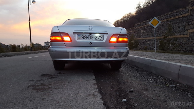 Mercedes E 240 1999, 210,000 km - 2.4 л - Qəbələ