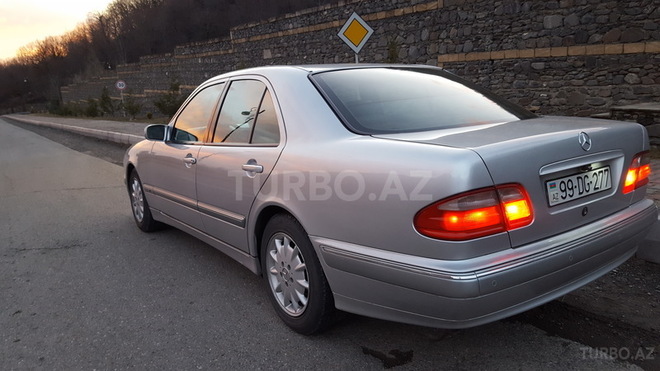 Mercedes E 240 1999, 210,000 km - 2.4 л - Qəbələ