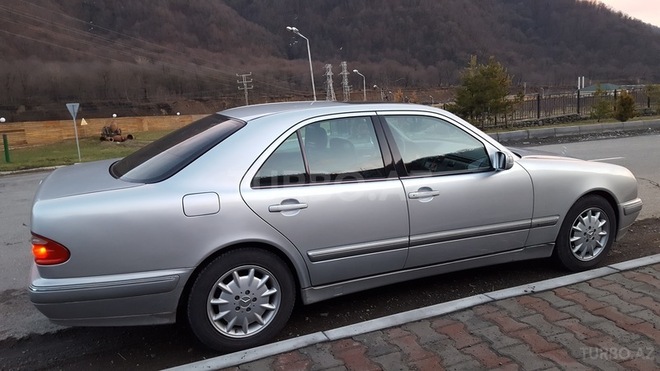 Mercedes E 240 1999, 210,000 km - 2.4 л - Qəbələ