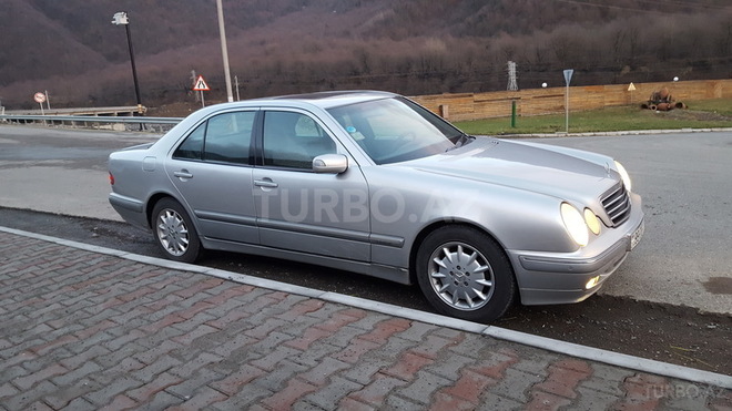 Mercedes E 240 1999, 210,000 km - 2.4 л - Qəbələ