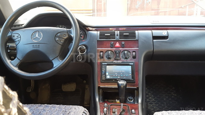 Mercedes E 240 1999, 210,000 km - 2.4 л - Qəbələ