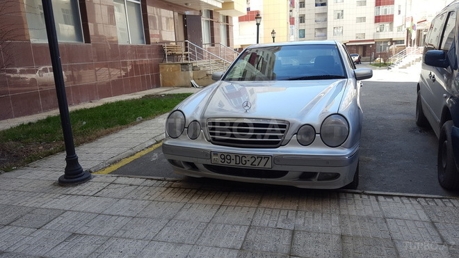 Mercedes E 240 1999, 210,000 km - 2.4 л - Qəbələ