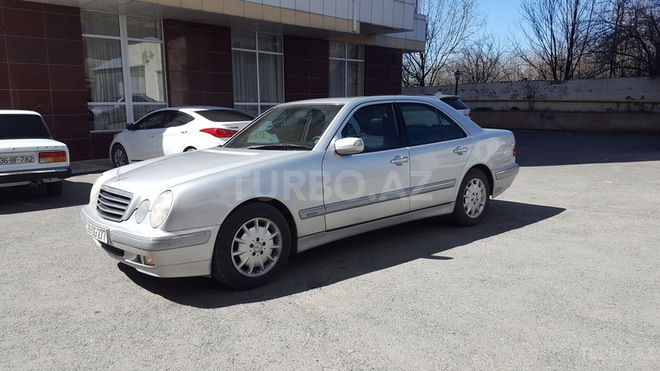 Mercedes E 240 1999, 210,000 km - 2.4 л - Qəbələ