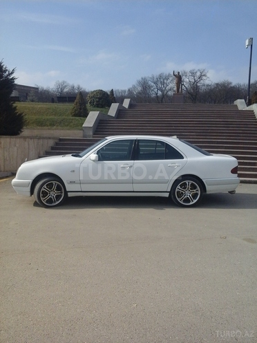 Mercedes E 240 1998, 352,000 km - 2.4 l - Qusar