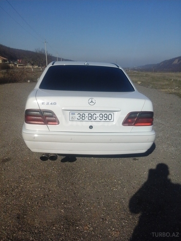 Mercedes E 240 1998, 352,000 km - 2.4 l - Qusar